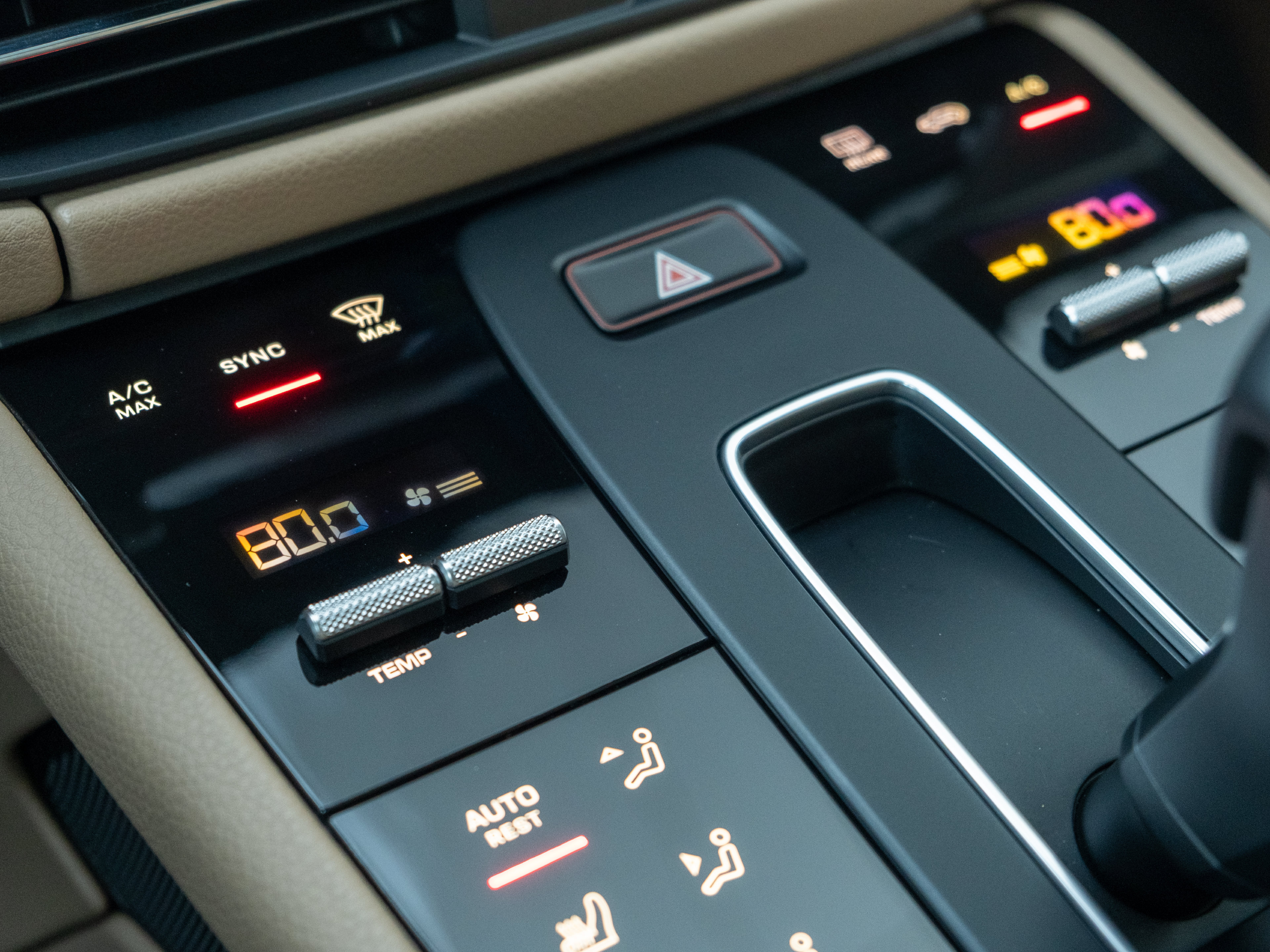 Certified 2026 Porsche Macan AWD/4WD image 32
