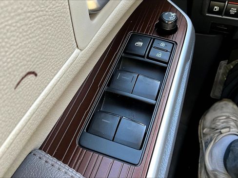 Used 2024 Toyota Sienna XLE image 35