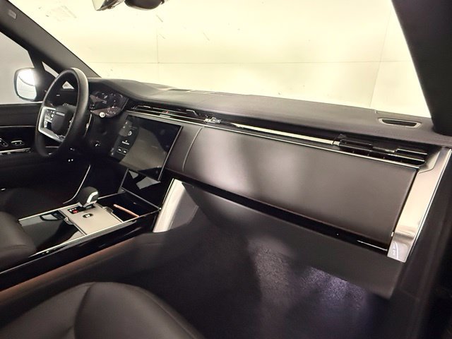 Used 2025 Land Rover Range Rover SE AWD/4WD image 14