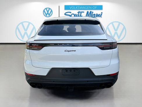 Used 2023 Porsche Cayenne Platinum Edition image 6