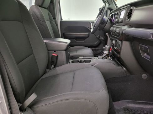 Used 2020 Jeep Gladiator Sport image 35