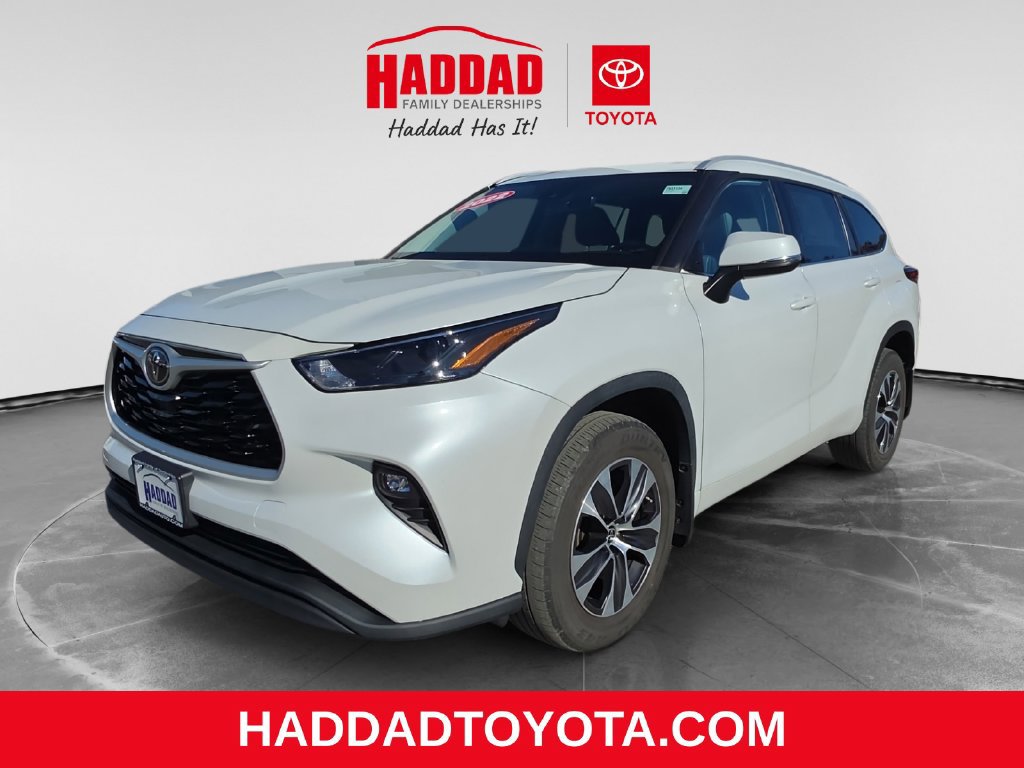 Used 2022 Toyota Highlander XLE AWD/4WD image 1