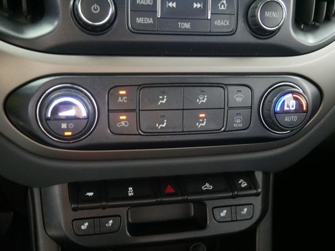 Used 2018 Chevrolet Colorado Z71 AWD/4WD image 23