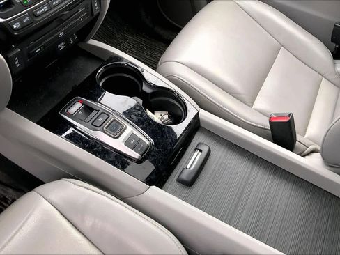 Used 2017 Honda Pilot Touring image 17