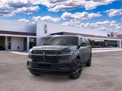 New 2026 Lincoln Navigator L Black Label AWD/4WD image 2