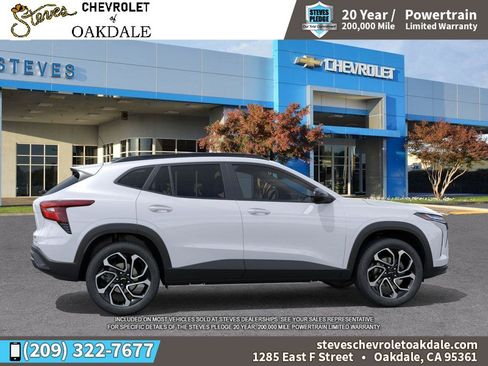 New 2026 Chevrolet Trax RS w/ Sunroof Package FWD image 5