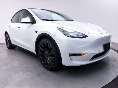 Used 2023 Tesla Model Y Performance image 10