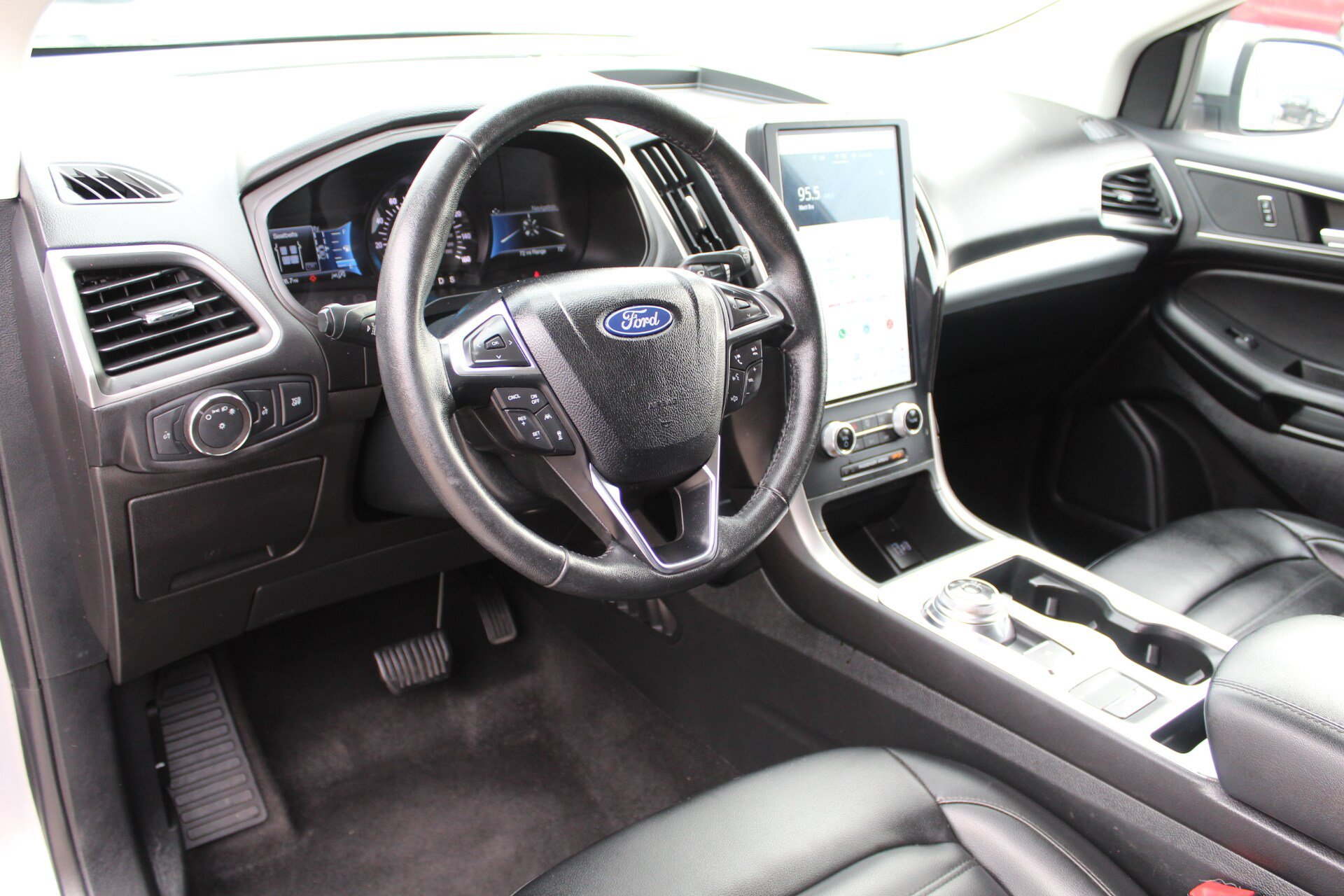 Used 2022 Ford Edge SEL AWD/4WD image 25