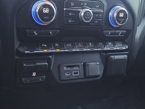 Used 2019 GMC Sierra 1500 SLT w/ Driver Alert Package I image 24