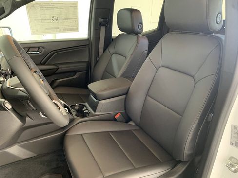 New 2024 Chevrolet Colorado LT w/ LT Convenience Package III image 16