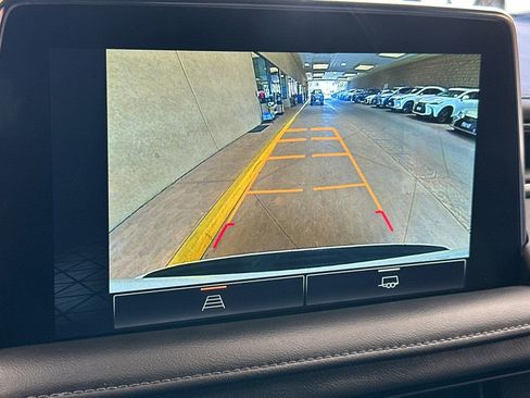 Used 2022 GMC Yukon SLE w/ Gmc Pro Safety Plus Package RWD image 21