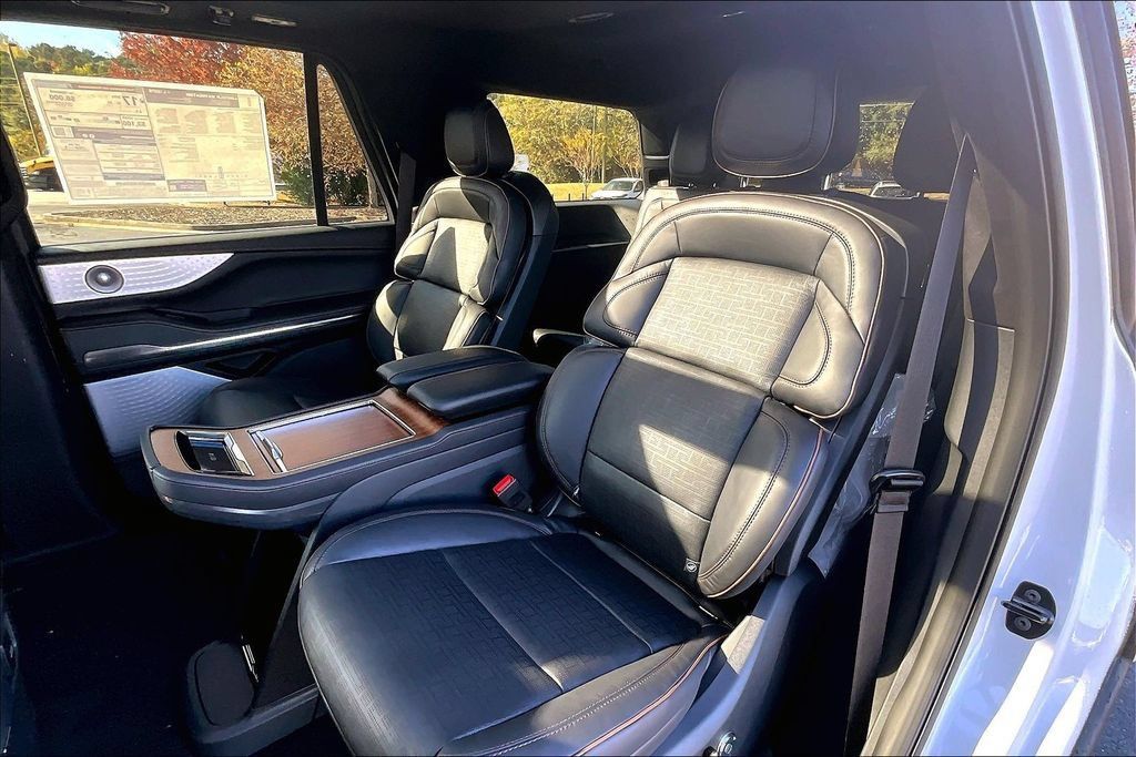 New 2025 Lincoln Navigator Black Label AWD/4WD image 10