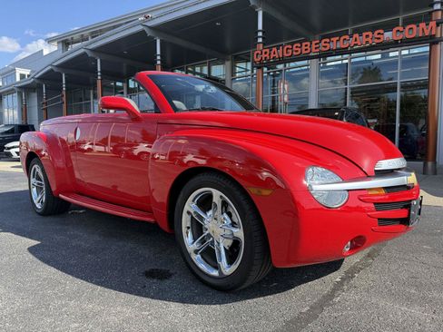 Used 2004 Chevrolet SSR w/ Preferred Equipment Group RWD image 9