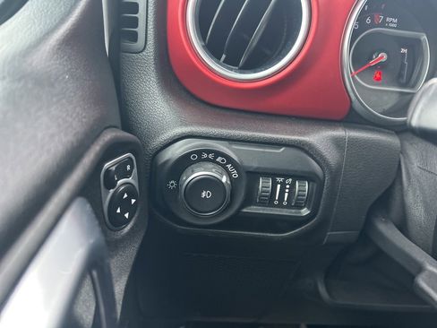 Certified 2018 Jeep Wrangler Unlimited Rubicon image 38