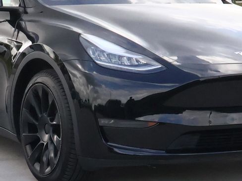 Used 2021 Tesla Model Y Long Range image 8