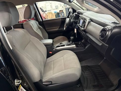 Used 2017 Toyota Tacoma SR5 w/ Tow Package AWD/4WD image 27