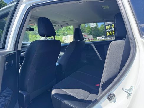 Used 2013 Toyota RAV4 XLE AWD/4WD image 4