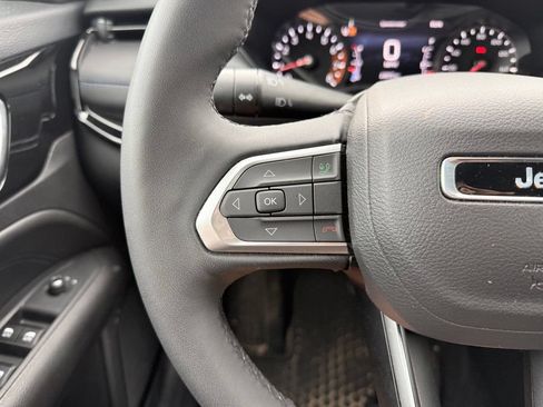 Used 2025 Jeep Compass Latitude w/ Convenience Group AWD/4WD image 15