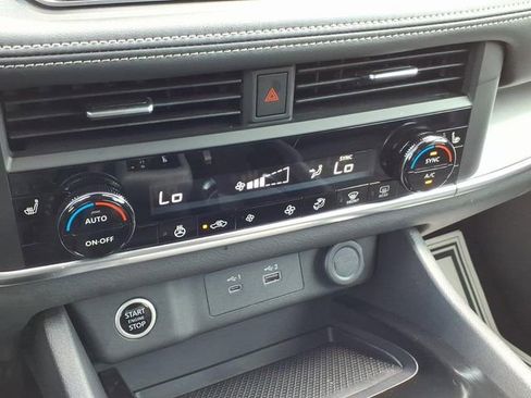 Used 2023 Nissan Rogue SV w/ SV Premium B Package FWD image 28