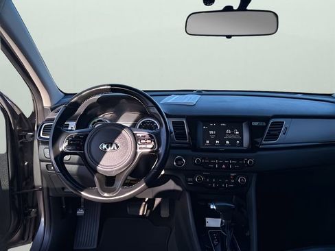 Used 2017 Kia Niro EX image 17