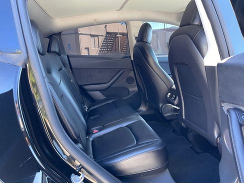 Used 2021 Tesla Model Y Long Range AWD/4WD image 25