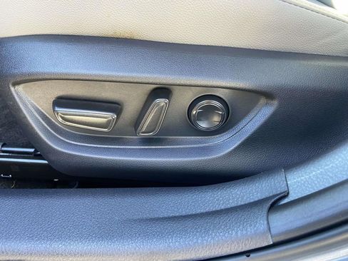 Used 2025 Toyota Camry SE w/ Convenience Package image 14