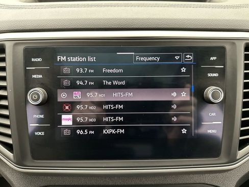 Used 2021 Volkswagen Atlas Cross Sport SE image 16