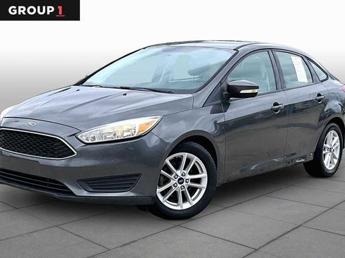 Used 2015 Ford Focus SE image 1