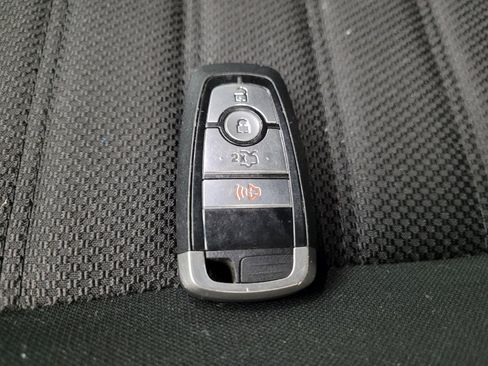 Used 2020 Ford Fusion SE image 32