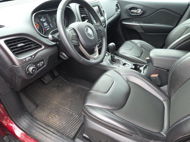 Used 2019 Jeep Cherokee Latitude Plus AWD/4WD image 28