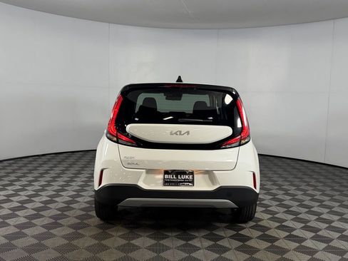 Used 2025 Kia Soul LX w/ LX Technology Package FWD image 8