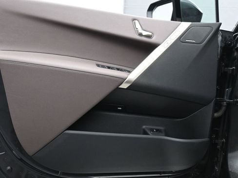 Used 2023 BMW iX xDrive50 w/ Sport Package image 9