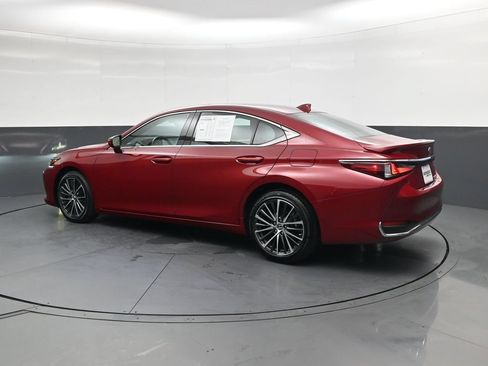 Used 2025 Lexus ES 300h w/ Premium Package FWD image 12