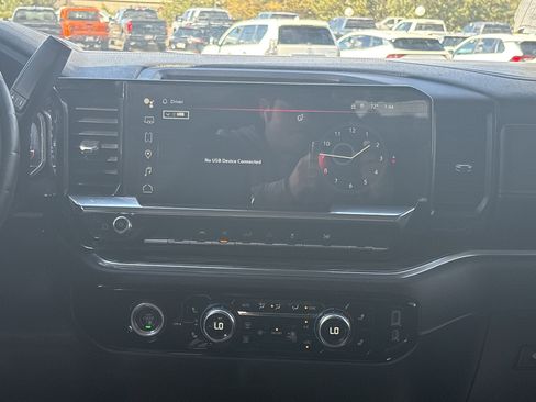 Used 2024 GMC Sierra 1500 SLE image 27