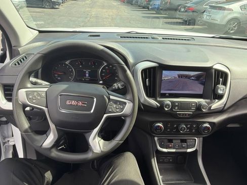 Used 2024 GMC Terrain SLE w/ Driver Convenience Package FWD image 11