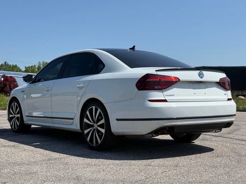 Used 2018 Volkswagen Passat 3.6 image 3