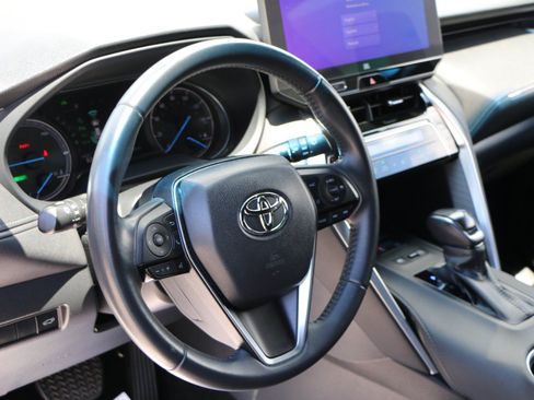 Used 2023 Toyota Venza XLE AWD/4WD image 19