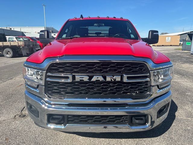 Used 2024 RAM 3500 Tradesman w/ Chrome Appearance Group AWD/4WD image 9