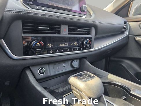 Used 2023 Nissan Rogue SV w/ SV Premium B Package image 16