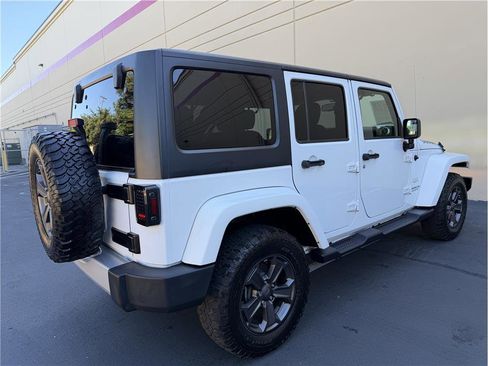 Used 2015 Jeep Wrangler Unlimited Sahara w/ Connectivity Group AWD/4WD image 38