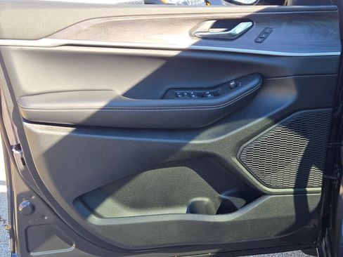 New 2025 Jeep Grand Cherokee Limited w/ Black Appearance Package image 22