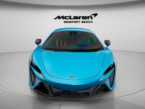 Used 2023 McLaren Artura RWD image 2