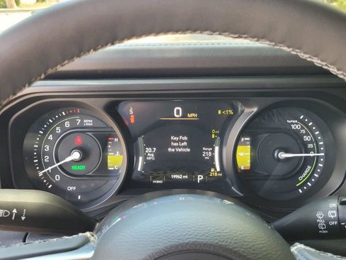Used 2025 Jeep Wrangler Unlimited Sahara AWD/4WD image 22
