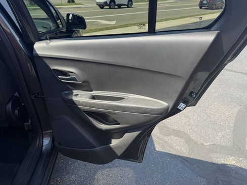 Used 2019 Chevrolet Trax LS w/ Tint and Cruise Package FWD image 17