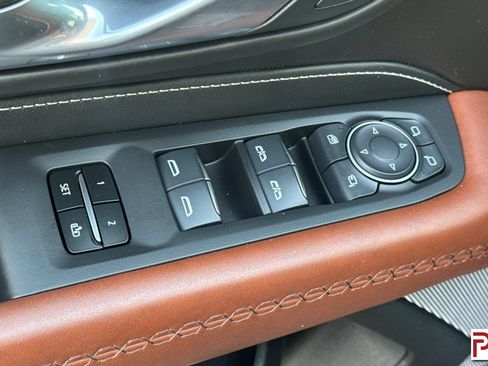 Used 2024 GMC Yukon Denali Ultimate AWD/4WD image 12