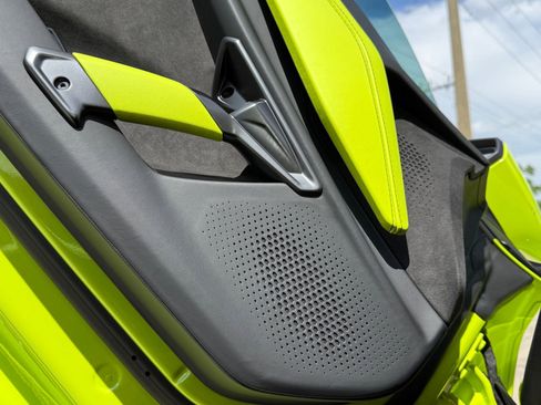 Used 2025 Lamborghini Revuelto Base image 48