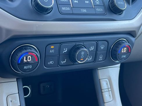 Used 2017 GMC Acadia Denali w/ Technology Package AWD/4WD image 22
