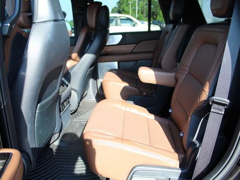 Used 2024 Lincoln Navigator Reserve AWD/4WD image 12