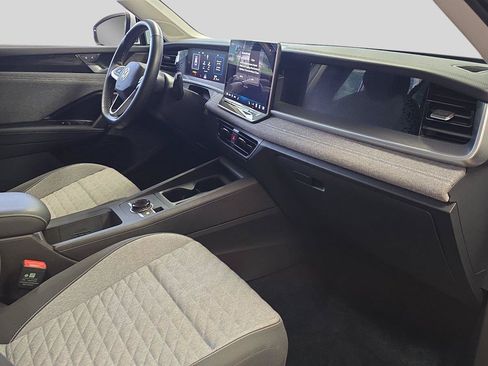 Used 2025 Volkswagen Tiguan S AWD/4WD image 16