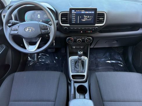 Certified 2025 Hyundai Venue SE FWD image 14